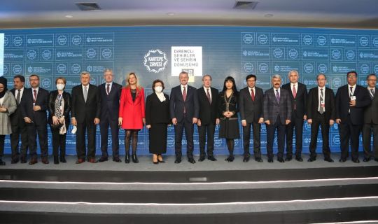 Almanya eski şansölyesi Schröder;  ‘’Kartepe Zirvesinin sonuçları iyilik için kullanılabilir’’