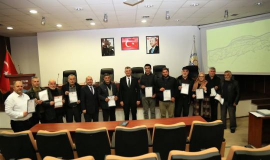 GÖLCÜK HALIDERE’DE HAK SAHİPLERİ TAPULARINA KAVUŞTU