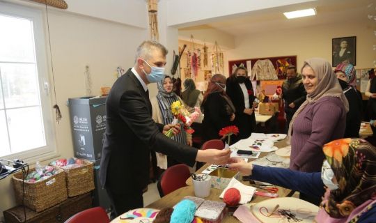 GÖLCÜKLÜ KADINLAR EN ÖZEL GÜNLERİNİ DOLU DOLU KUTLADI