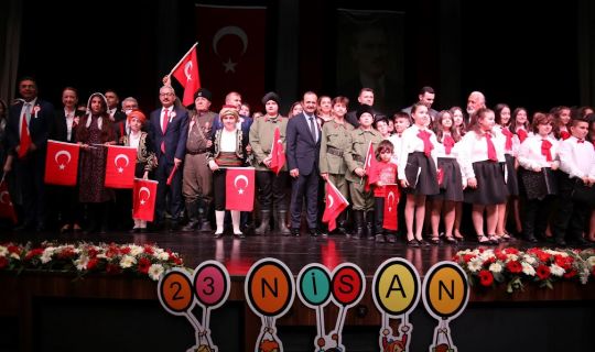 23 Nisan neşesi çocukların coşkusu ile başladı