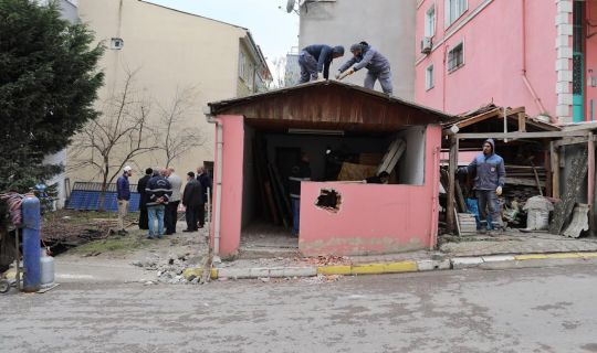 Mor Lale Sokak’ta kaldırımlar genişletiliyor