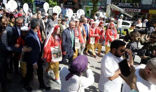 Kocaeli’de ‘’Çiftçi Şenliği’’ kortej yürüyüşüyle başladı