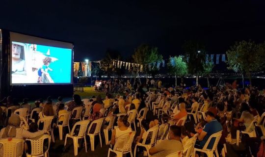 Başiskeleli Çocukların Açık Hava Sinema Keyfi   