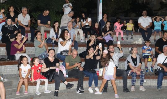 İzmit Belediyesi Kent Orkestrası’ndan muhteşem konser