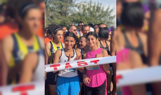 İzmit Belediyesporlu atlet Dilan Türkiye şampiyonu oldu İzmit Belediyesporlu atlet Dilan Türkiye şampiyonu oldu