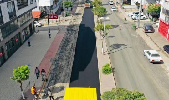 Yeniyalı Mahallesi’nde asfalt seferberliği Yeniyalı Mahallesi’nde asfalt seferberliği