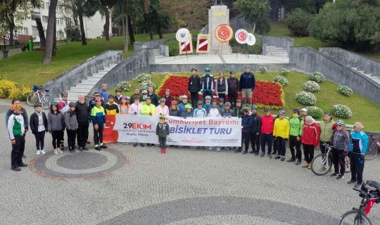 İzmit’te pedallar Cumhuriyetin 99. Yılı için çevrildi