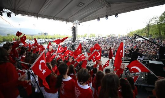 Kıraç ve 100. Yıl Korosu, bayrama coşku kattı