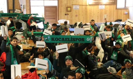 Deprem bölgesinden gelen öğrencilere eğitim desteği