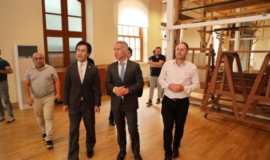 Japon Başkonsolos, Hereke Halısı dokudu