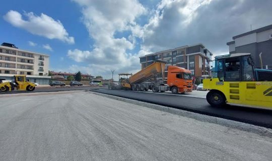 Kartepe Kent Meydanı, otoparkı asfaltlandı