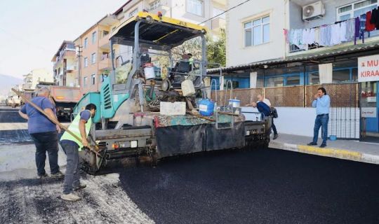 Körfez'de, İki sokağa bir günde 640 ton asfalt