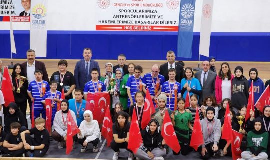 GÖLCÜK 100. YIL COŞKUSUNU 7’DEN 70’E SPORLA YAŞIYOR   