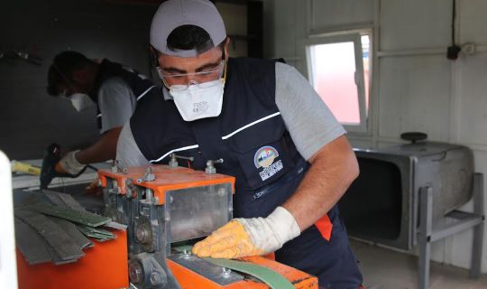 Körfez’de, çöp konteynerleri onarılıyor