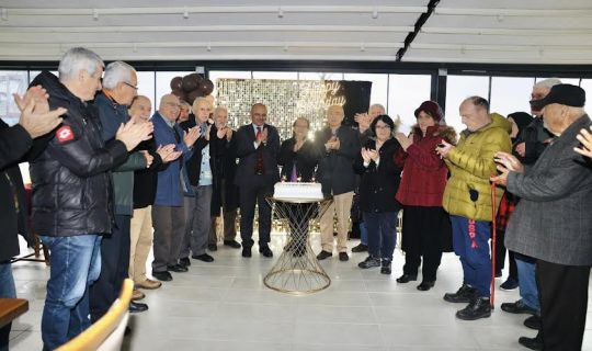 Körfez’in, 75’lik çınarlarına sürpriz doğum günü