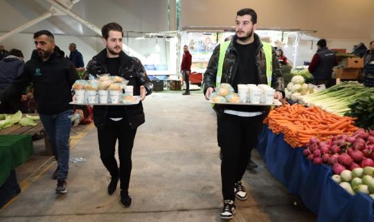 Pazarda önce sıcak çorba sonra siftah