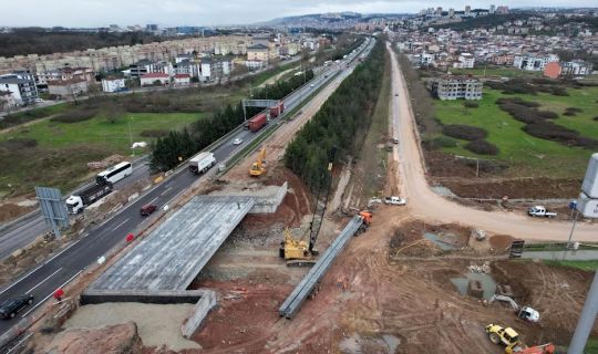 TEM üzerindeki, köprünün kiriş montajı başladı