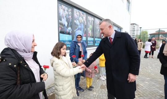 Başkan Tahir Büyükakın, çocukların Ramazan şenliğine katıldı