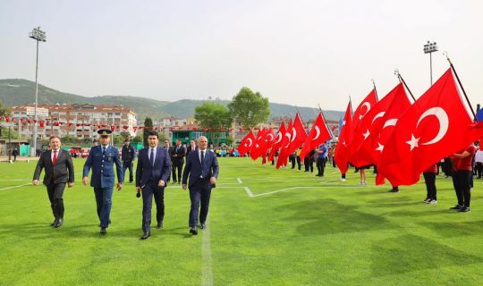 Körfez’de 23 Nisan kutlamalarına, vatandaşlar ve öğrenciler büyük ilgi gösterdi.