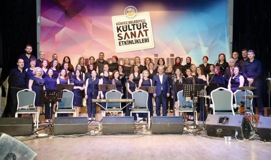 Kiraz Çiçeği Korosu, salondaki herkesi coşturdu