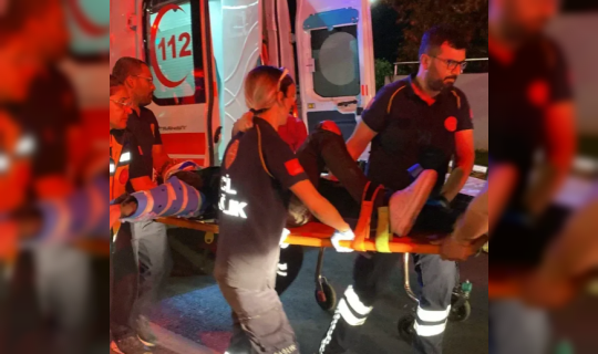 İzmit'te Kaza: Motosiklet Otomobile Çarptı, İki Kişi Yaralandı