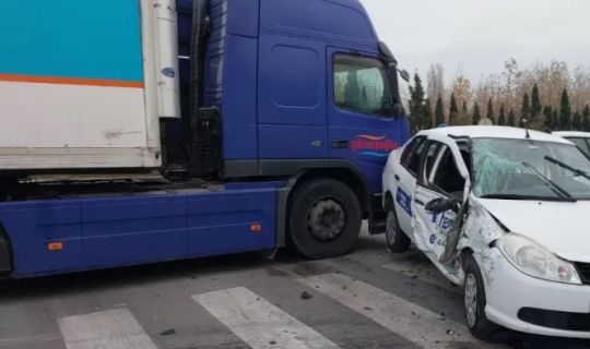 Kocaeli'nin Gebze ilçesinde, meydana gelen trafik kazasında 3 kişi yaralandı