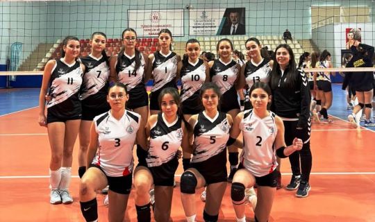 KÖRFEZLİ KIZLAR, RAKİBİNE KARŞI GÜÇLÜ BİR OYUN SERGİLEDİ