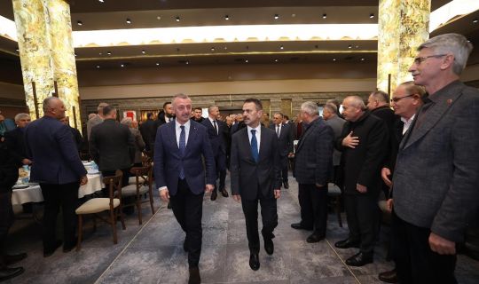 VALİ AKTAŞ VE BAŞKAN BÜYÜKAKIN, MAHALLE MUHTARLARIYLA İFTARDA BULUŞTU