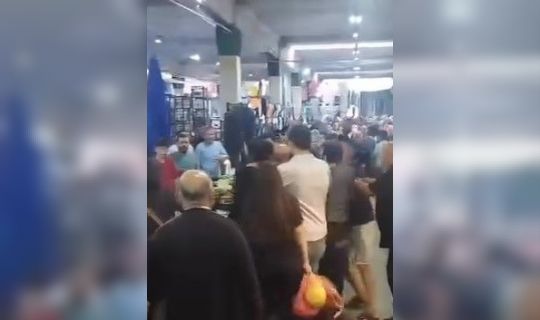 Kocaeli İzmit'te Pazarcı Esnafı Bir Vatandaşı Darp Etti