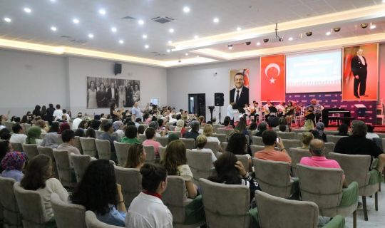 Derince'de, Genç Müzisyenlerin Muhteşem Performansı Derince'de, Genç Müzisyenlerin Muhteşem Performansı