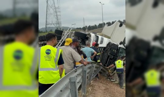 GEBZE'DE, KARPUZ YÜKLÜ TIR DEVRİLDİ