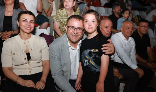 Derince’de Zafer Bayramı Coşkusu Gösteri Merkezi’nde Başladı