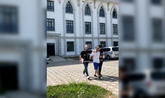 İzmit’te Uyuşturucu ve Silah Operasyonu: Ruhsatsız Akrep ve Bonzai Ele Geçirildi İzmit’te Uyuşturucu ve Silah Operasyonu: Ruhsatsız Akrep ve Bonzai Ele Geçirildi