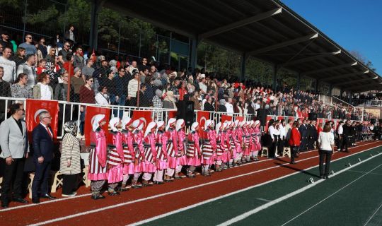 Derince’de Cumhuriyet Coşkusu: 102. Yıl Kutlamaları Yoğun Katılımla Gerçekleşti Derince’de Cumhuriyet Coşkusu: 102. Yıl Kutlamaları Yoğun Katılımla Gerçekleşti
