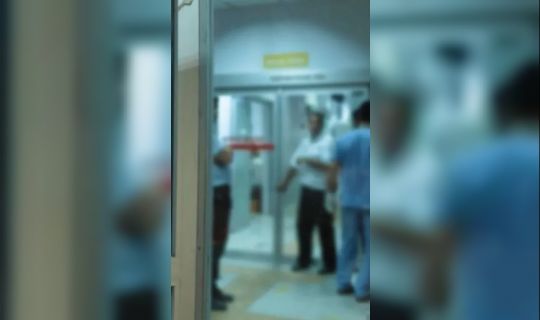 Karamürsel’de Talihsiz Kaza: Minibüs Üzerinden Düşen Sürücü Ağır Yaralandı