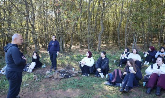 Körfez’de Doğa Yürüyüşü Gençlerle Hayat Buldu