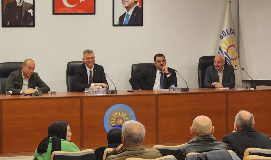 Başkan Sezer, Gölcük’te Muhtarlarla Ortak Çalışma Toplantısı Yaptı