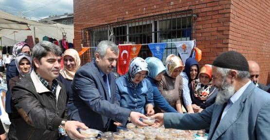  Ak Parti Körfez İlçe Kadın Kolları Helva Dağıttı