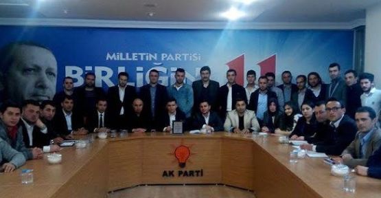 Ak parti’li gençler tebrik turunda