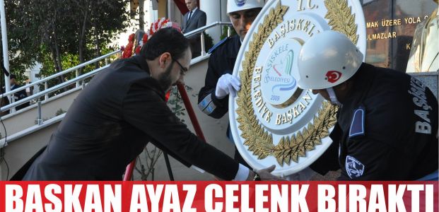 Başkan Ayaz çelenk bıraktı