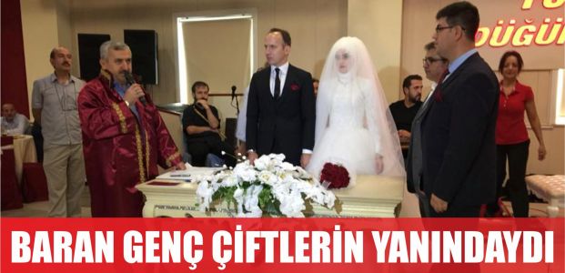  Başkan Baran, genç çiftlerin yanındaydı