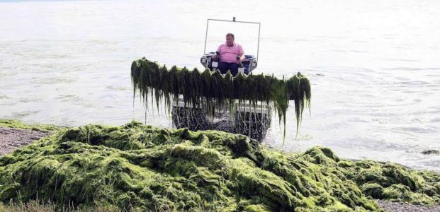  Başkan, deniz temizleme aracını inceledi