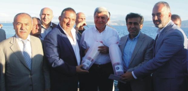 Başkan Karaosmanoğlu,  Ereğli’de balıkçıların ilk mezatına eşlik etti