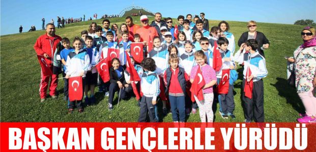 Başkan Karaosmanoğlu gençlerle yürüdü