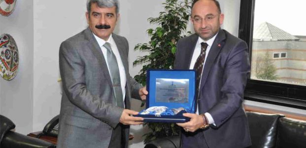 Başkan Üzülmez’den Rektör Hülagü’ye Hayırlı Olsun Ziyareti Başkan Üzülmez’den Rektör Hülagü’ye Hayırlı Olsun Ziyareti