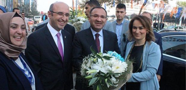 Bozdağ FETÖ'cülere yüklendi