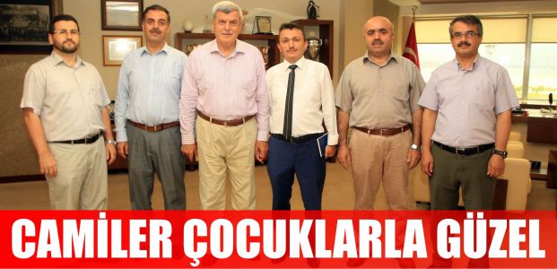 Camiler çocuklar ve gençlerle güzel