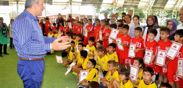 Derince Belediyesi Futbol Okulu’nda kış dönemi başladı