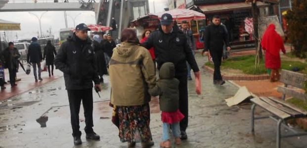 DİLENCİLERE CEZA YAĞDIRILDI DİLENCİLERE CEZA YAĞDIRILDI