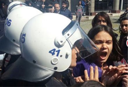Ensar Vakfı protestosuna polis müdahalesi!